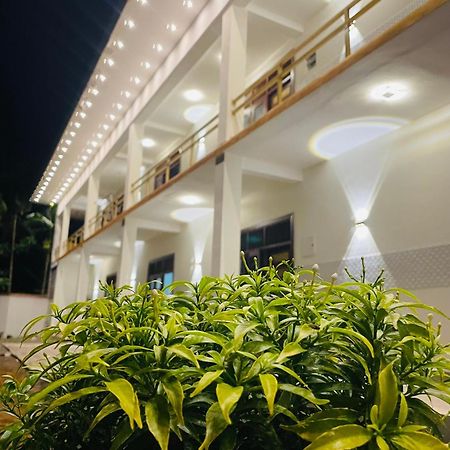 Great Victoria Palace Ratnapura Esterno foto