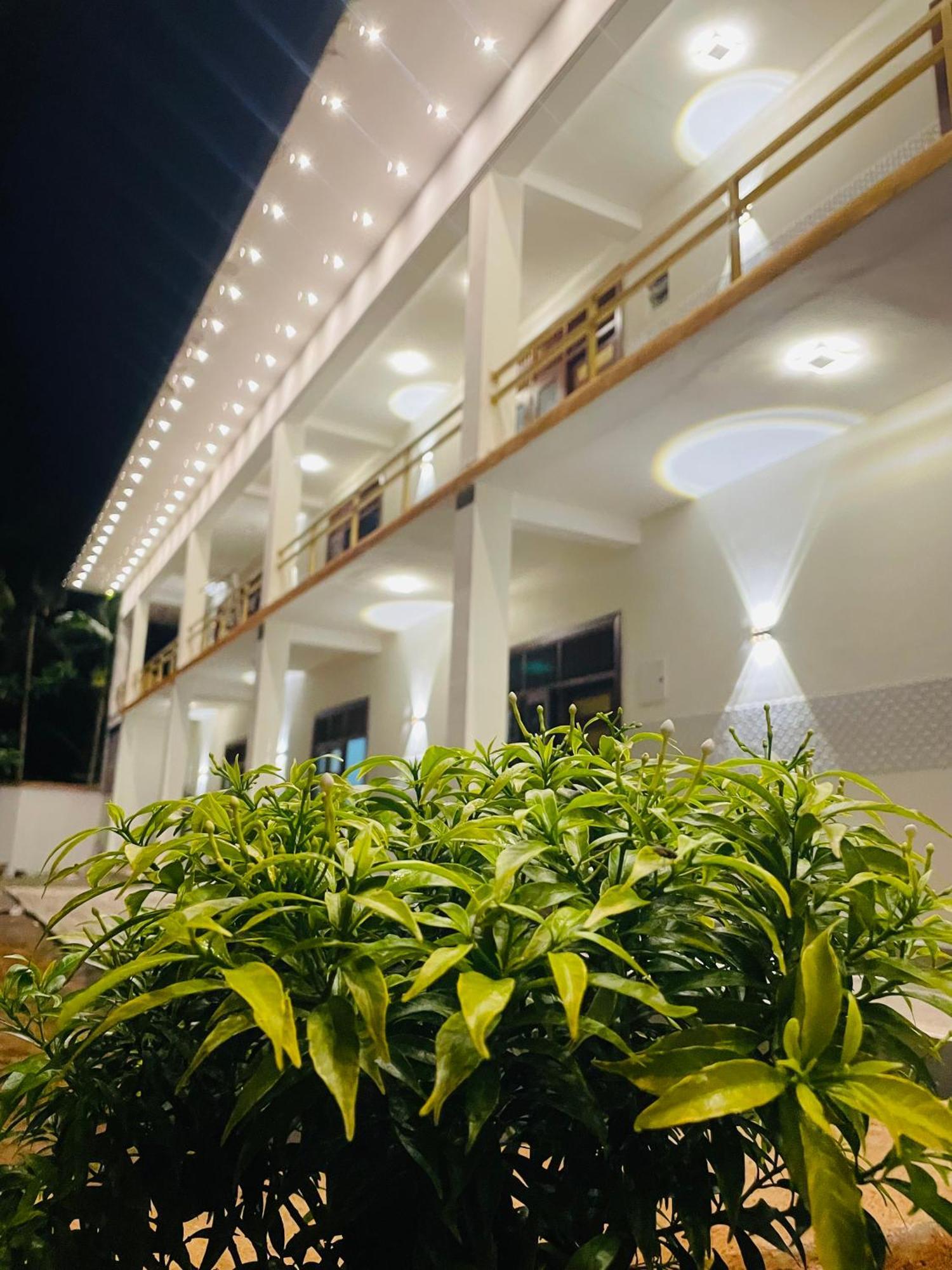 Great Victoria Palace Ratnapura Esterno foto